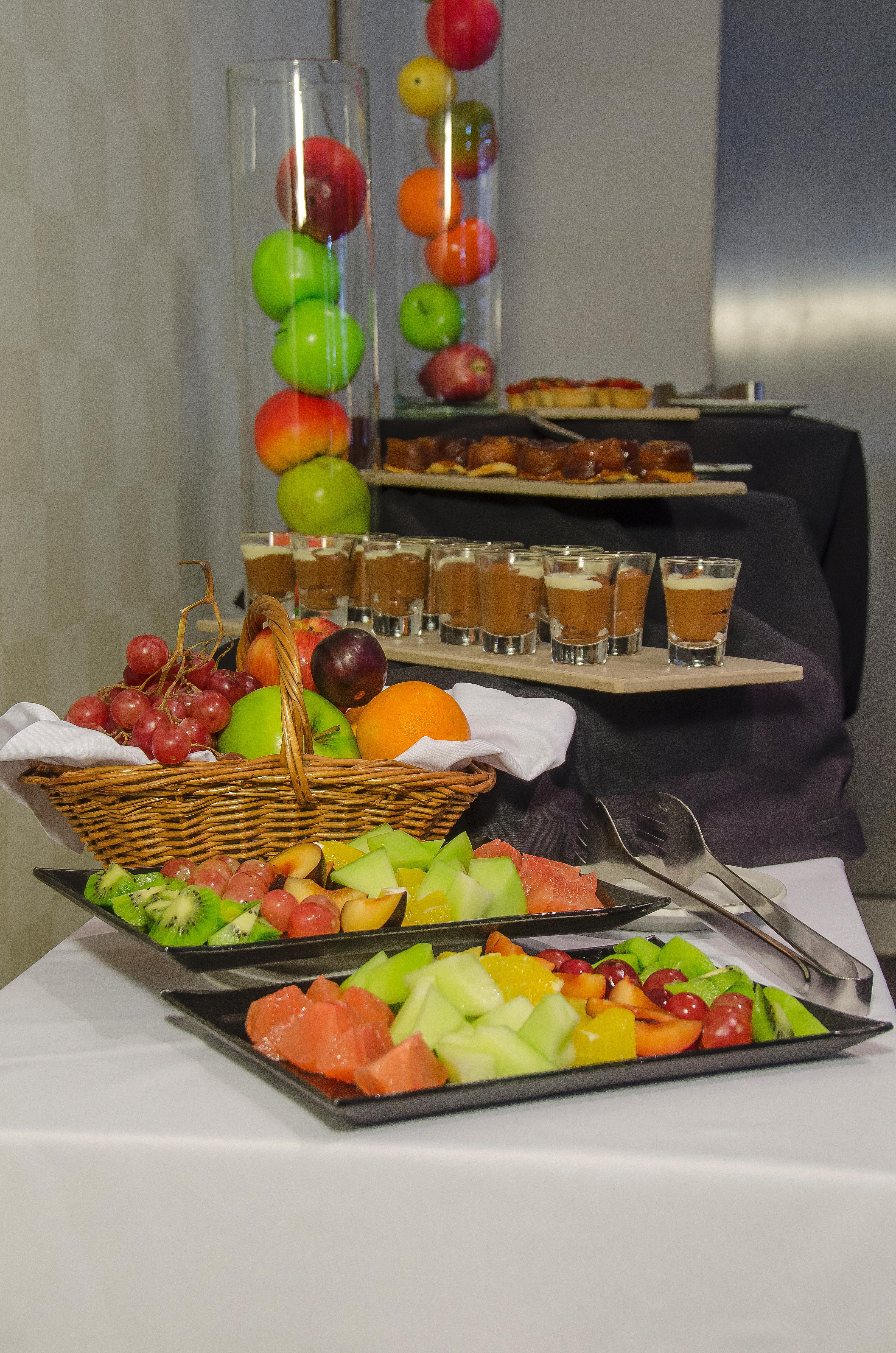 Regal Pacific Puerto Madero Hotel Buenos Aires Ngoại thất bức ảnh Fruit salad