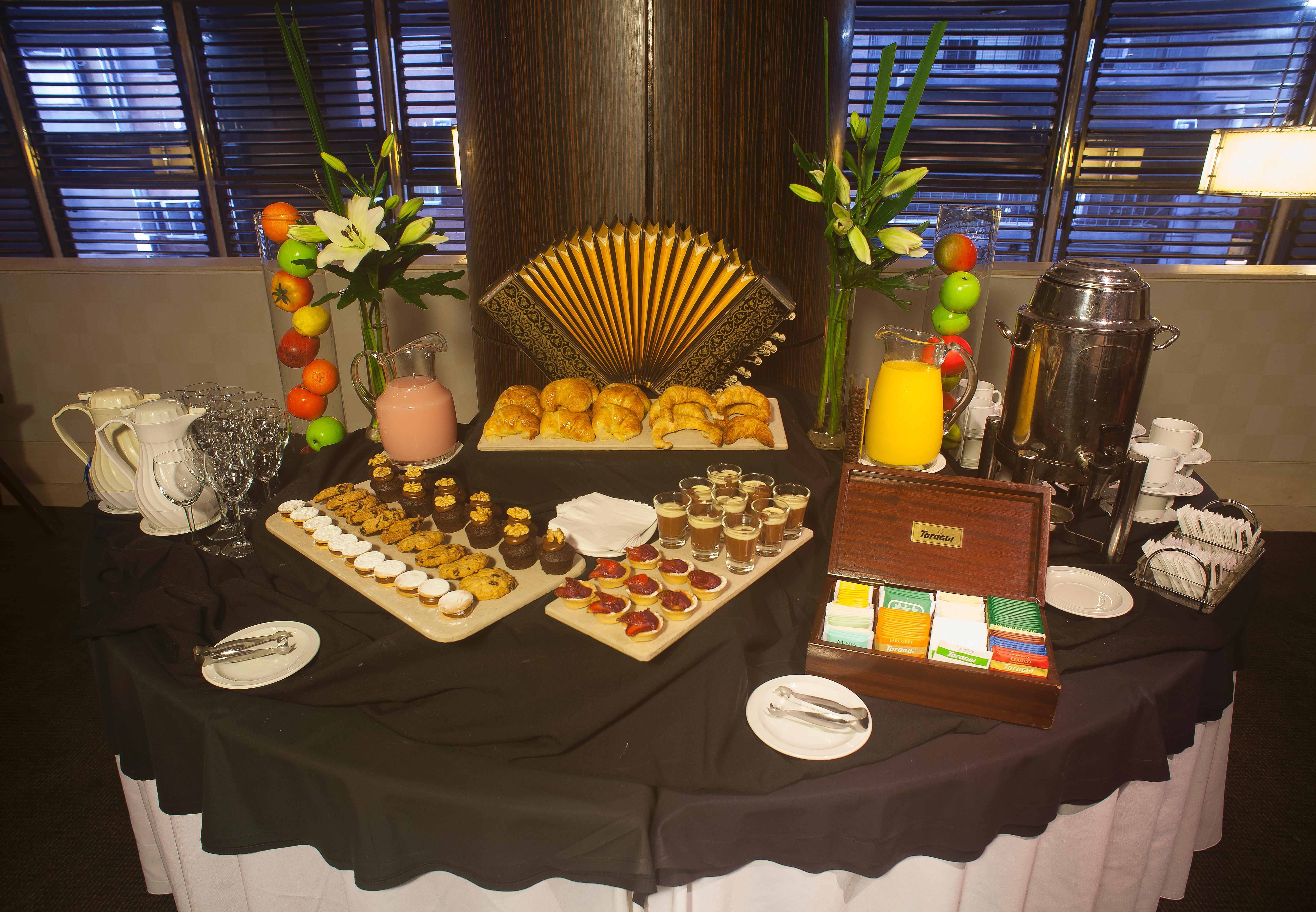 Regal Pacific Puerto Madero Hotel Buenos Aires Ngoại thất bức ảnh A tea table